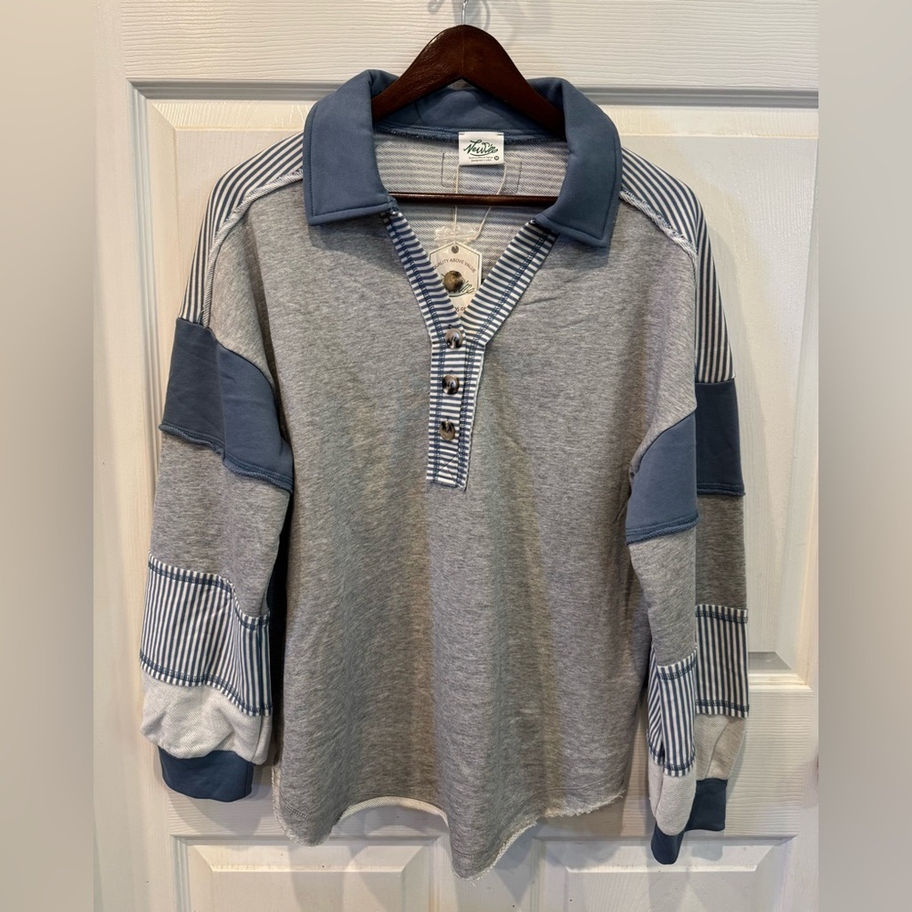 New In by Very J Crew Neck Shirt Blue/Gray Women’s Size M New With Tags
